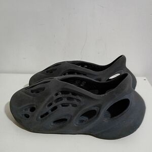 Adidas Yeezy Foam Runners Onyx Size 8 US Black Foam Slip-On